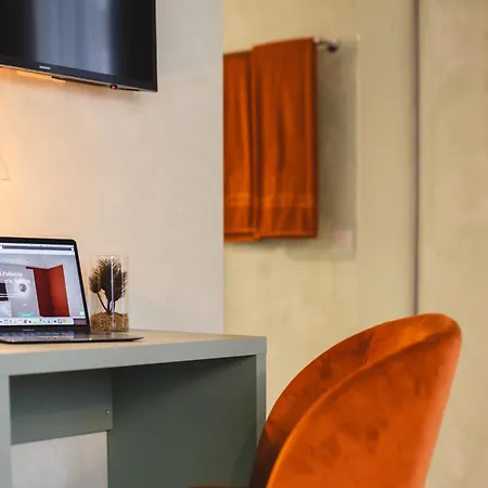 Palazzo Canetti - Piazza Grande - & - Easy Self Check-in 3* لوكارنو