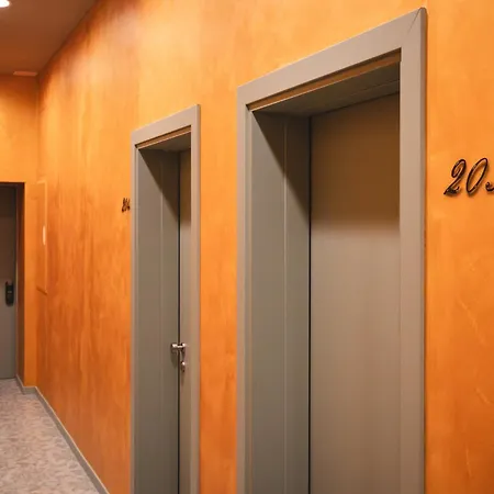 בית הארחה Palazzo Canetti - Piazza Grande - & - Easy Self Check-in